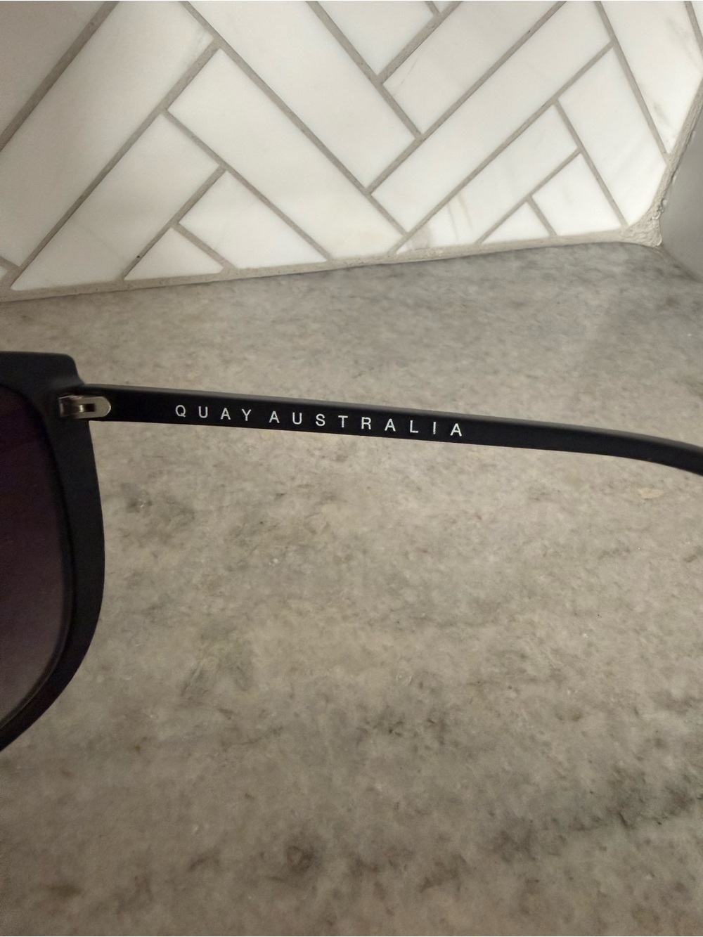 Quay Australia EVER AFTER oversized sunglasses - Picture 3 of 9